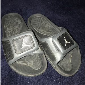 Jordan slides size 5y youth